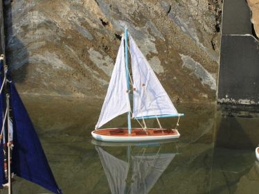 Wooden It Floats 12"" - Floating Sailboat Model (Option: Light Blue)